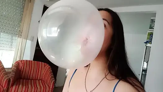 Riesige und unordentliche Bubblegum Bubbles machen - Bunny Looner
