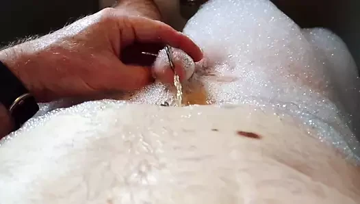 sabun köpüğü işemek