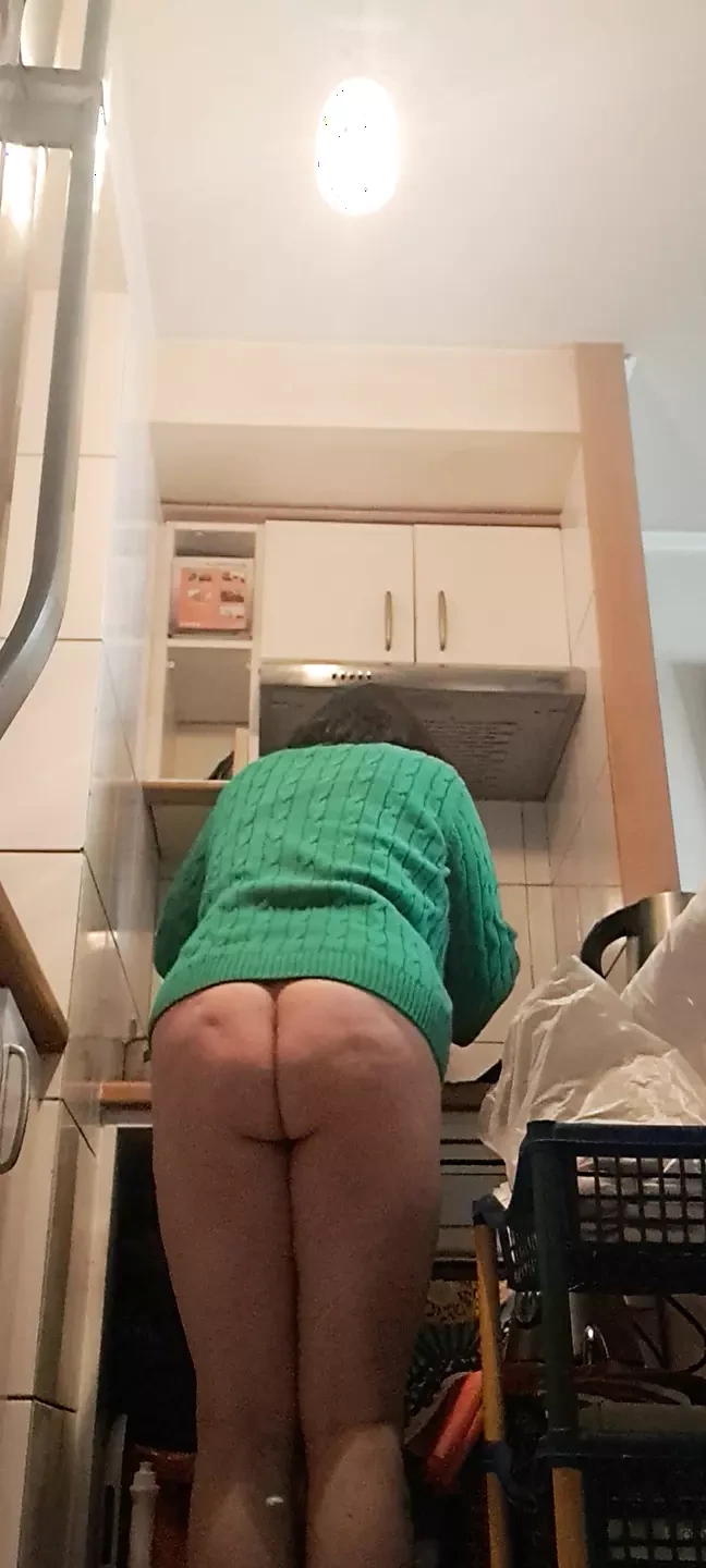 Mom in the kitchen seducing without panties