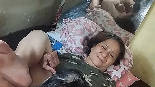 Onu tatmin etmek için yediğimde ıslak amına yaptıklarıma pişman olamaz