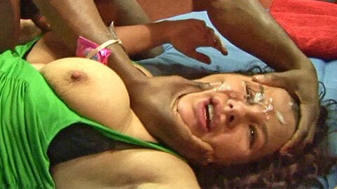 Facial lourd pour salope qu&#39;un mec lèche