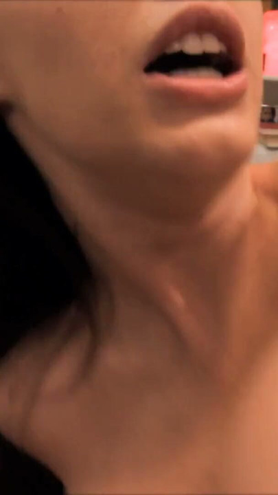Notgeile Brunette Squirtet waehrend hartem fick | Clip 2