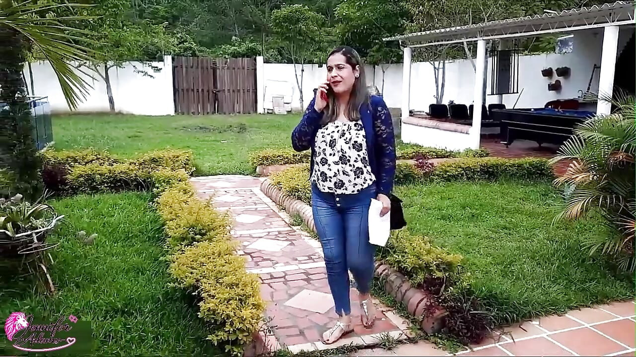 I meet a girl by chance but I find her so sexy that without thinking I made her a proposal to fuck her - Porn in English