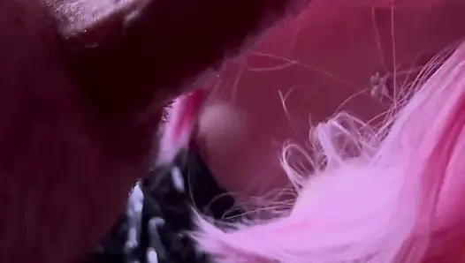 Sürtük kız arkadaşa pis işiyor ve boşalıyor