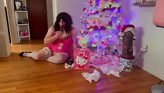 Noel Baba küçük kadın kılıklı shelby için ağacın altında hediye bıraktı
