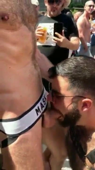 hot guy sucks cock