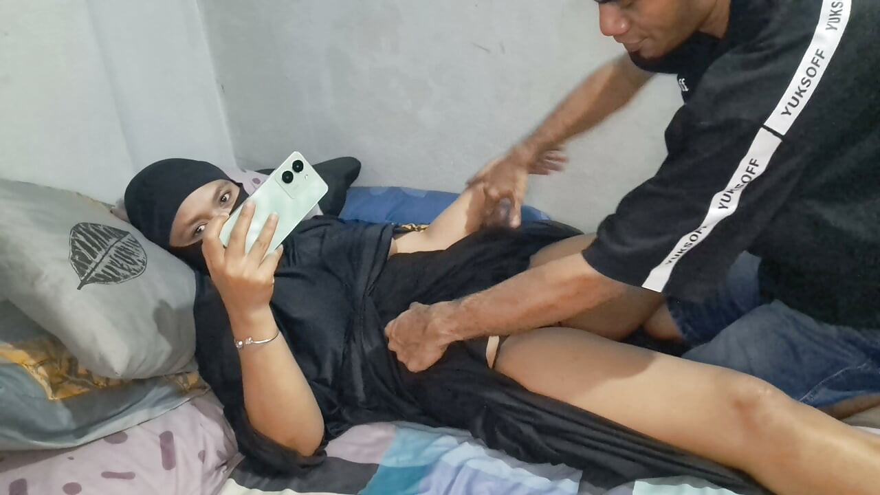 An Asian Muslim Aunt Fucking With A Man In A Hat