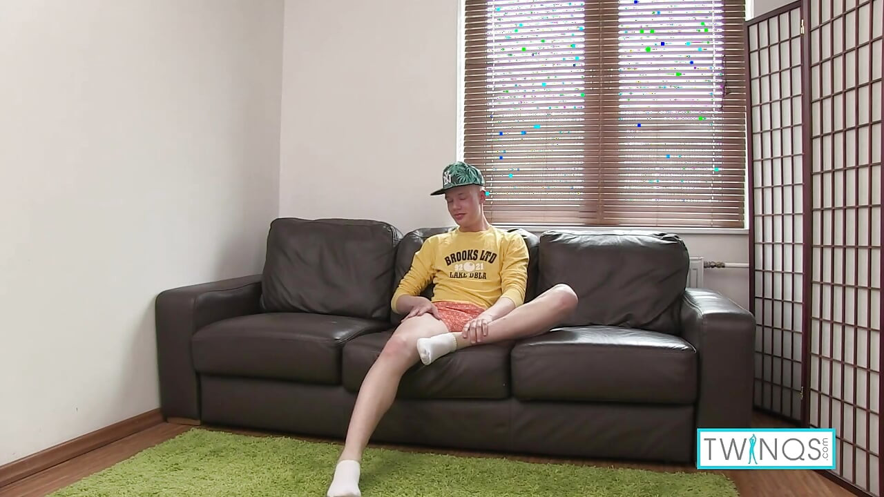 Leon's Trimmed Dick Spills A Load Off Cum After Jerking Off Himself!