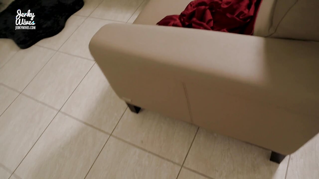 Cory Chase w Fucked podczas gdy utknął na kanapie