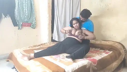 Azgın fotoğrafçı özel çekim sırasında ateşli desi modeli domaltarak sert sikiyor