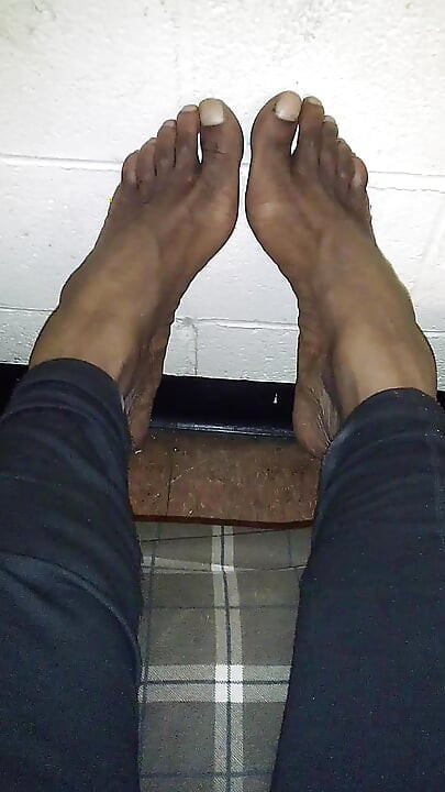 Long Legs Pretty Toes You Can Cum On Foot Fetish