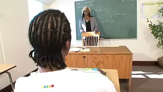 Sexy profesora negra follada duro