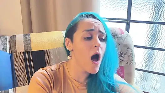 Die schönsten kleinen Füße: Er ergibt sich in Bewunderung und Küssen in diesem Fetisch