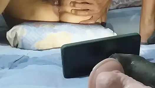 Aku menikmati memakan memeknya yang basah