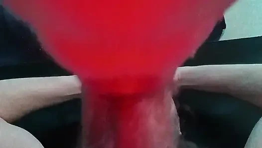 Üvey kız gırtlağına kadar alıyor ve yüzüne boşalıyor