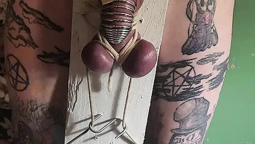 Хорошая девушка с пыткой яиц с нечестивым распятием, часть 3