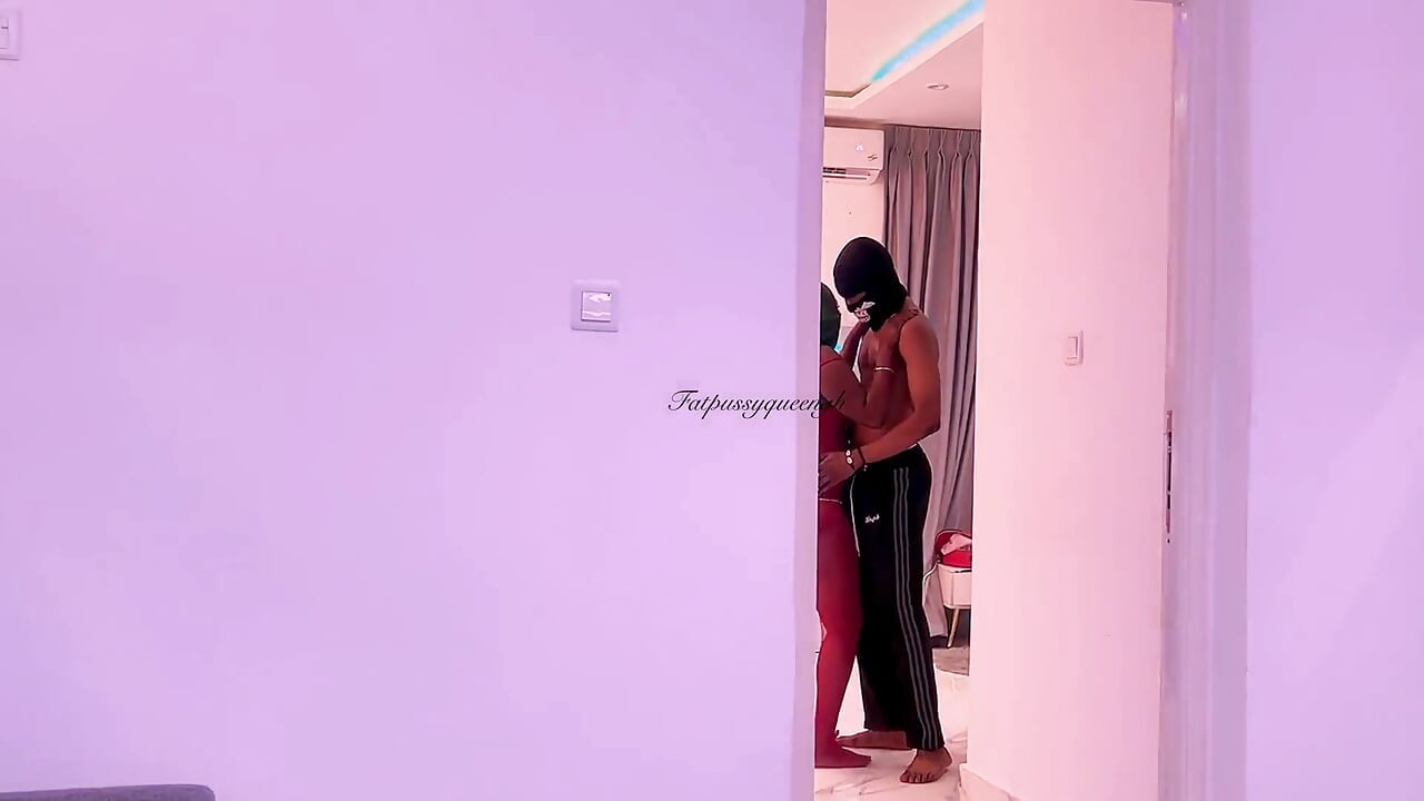 Párty šukání - Ebony s velkým zadkem saje, jezdí a šuká BBC Stud Tvrdě