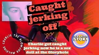 Charlie è stato beccato a masturbarsi ora è una bambola del sesso al gloryhole