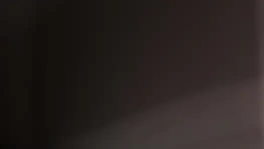 DAS SPIDERMAN-COSPLAY-MÄDCHEN PROBIERT IHR KOSTÜM AN UND WIRD SOGAR GESTOCHEN, BIS ES IN DER MUSCHI HERAUSKOMMT