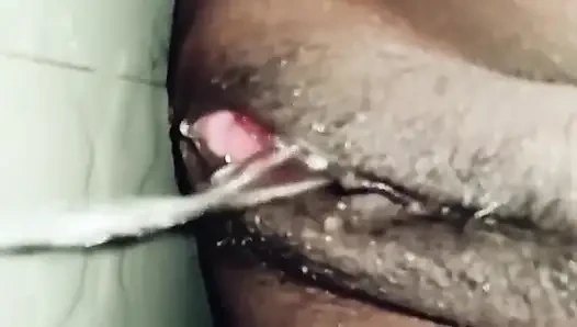 Perceraian tante seksi india yang lagi kencing