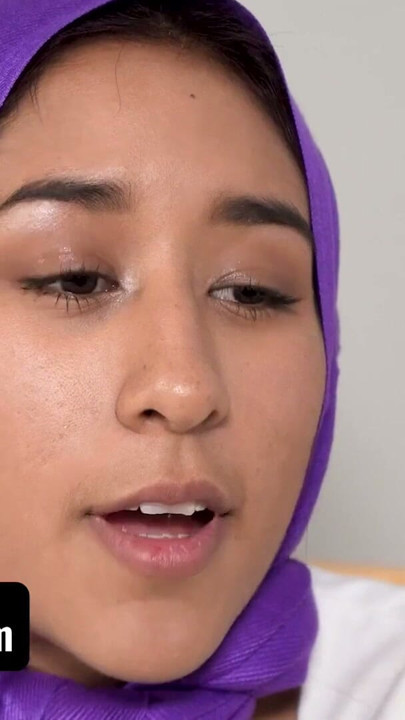 Tesettürlü seks - asi orta doğulu kız internette yayınlanacak videolar için götünü sallıyor | Klip 1