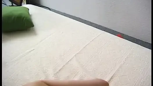 Cewek jadul rambut cokelat dengan toket kecil lagi asik nyepong kontol