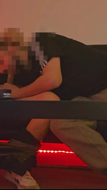 Uzbudljiv trenutak iz filma "Hetero ćelavi tip uvjeren nakon što mu je pomogao"