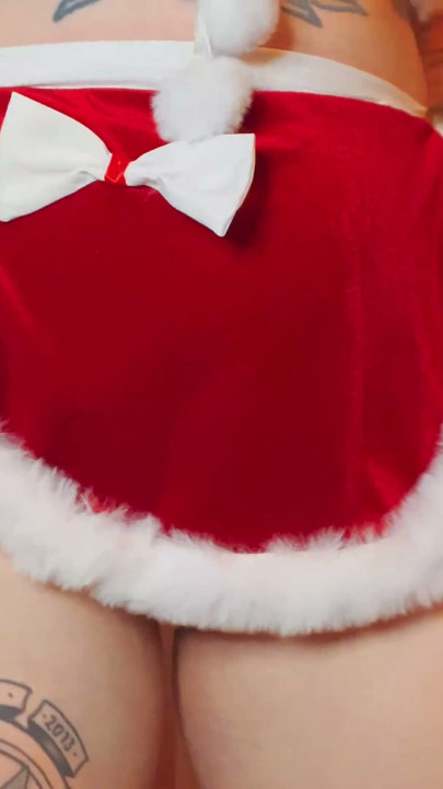 Noel Baba Tavşan fışkırtıyor