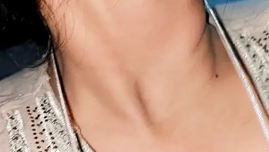 Küçük yaraklı kadın kılıklı büyük vajinalı ateşli evli kadın