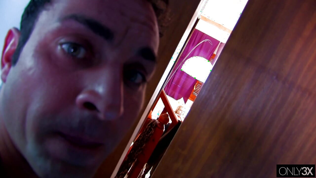 Blonde Nicole having an amateur threesome - Premium Edit