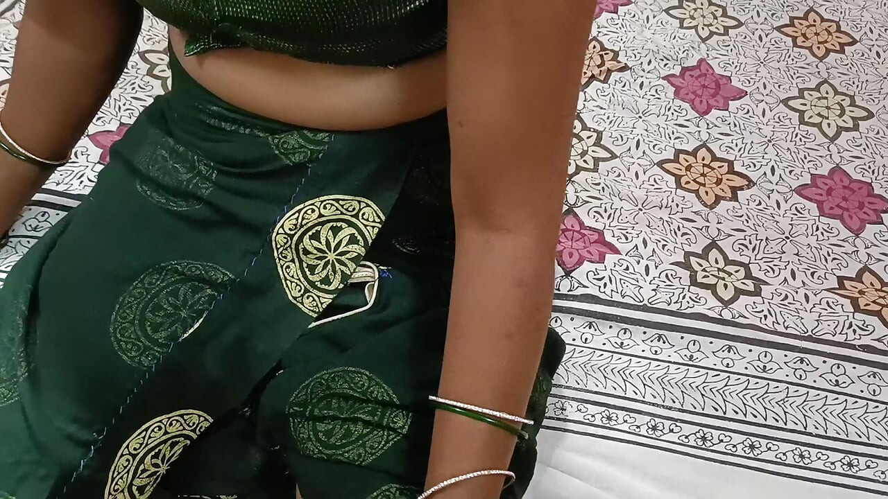 Bhabhi rozpięła bluzkę i zerżnęła się