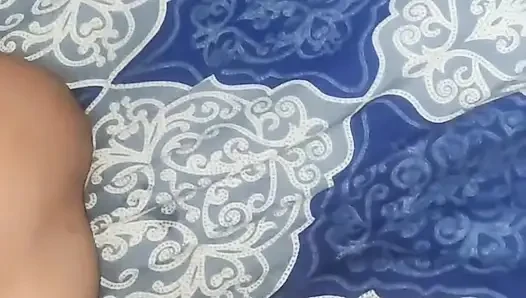 Teman tunanganku ngentot aku sementara tunanganku merekam kami