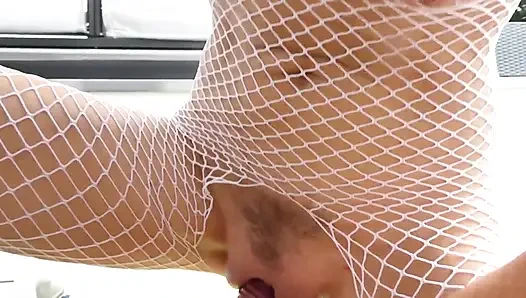 Squirtende MILF kommt krampfierend auf einen dicken schwanz