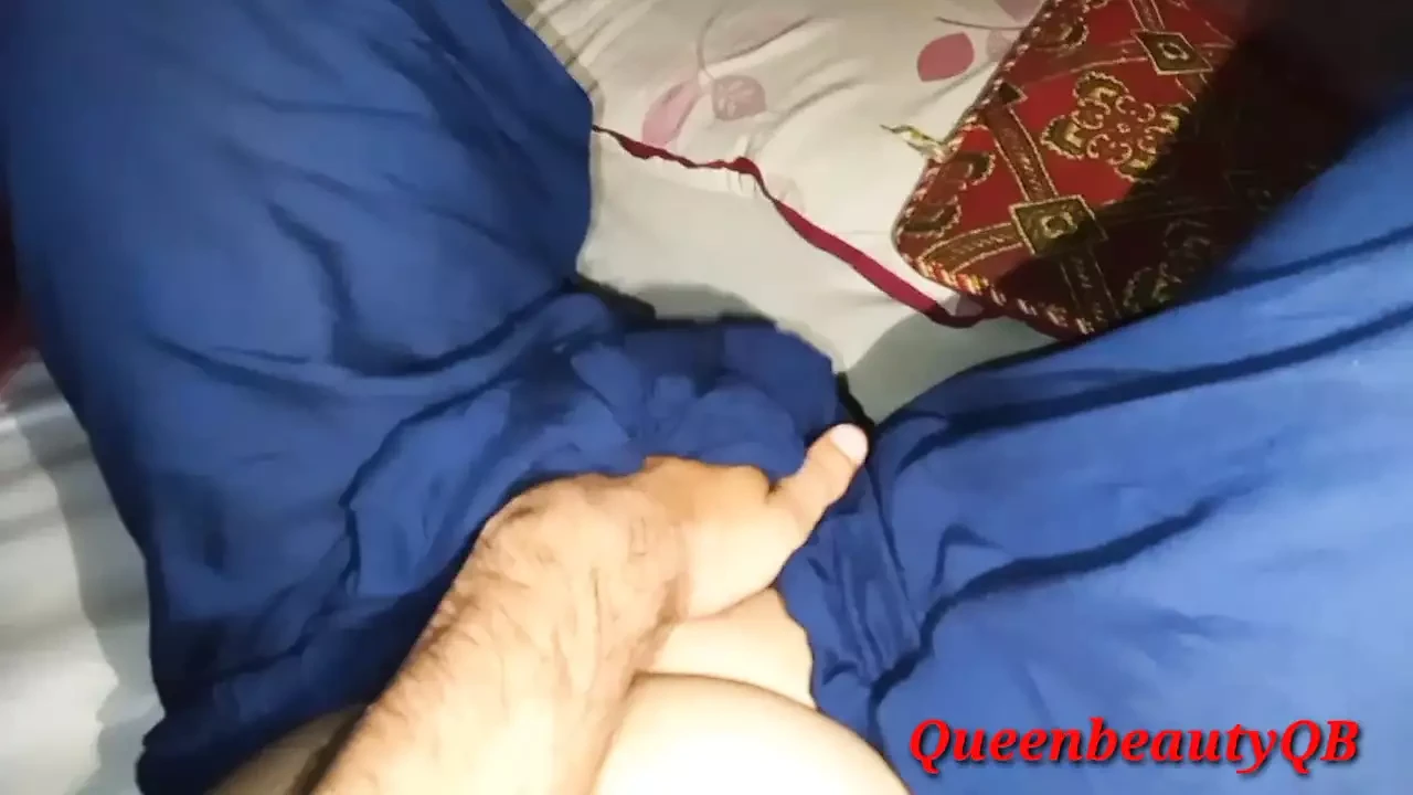 JAB MAMA PAPA RAAT ME SO JATA HE TO MERA CHOTA BHAI MUJA CHODTA HE OR FULL NIGHT MARI CHUT KA MAZA LATA HA,HOT SEXY SISTER SEX