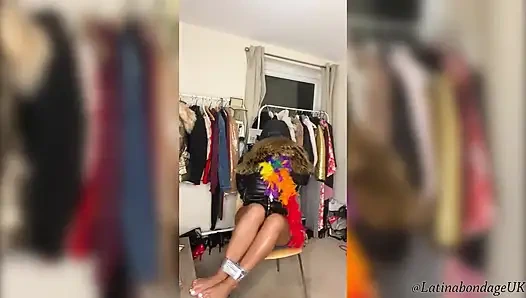 Latina in Fur & Parkas (bagian 2) (ukuran yang lebih kecil)