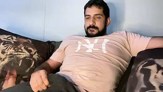 Arab of the big cock leaving his hard cock and cumming a lot squirting cum
