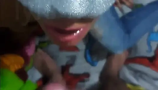 Aku meyakinkan tetanggaku untuk nyepong kontolku