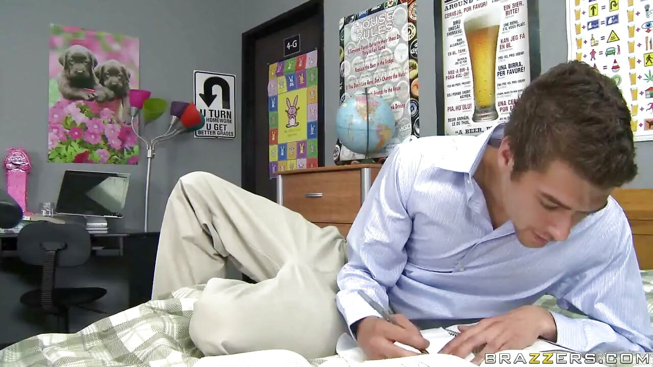 Brazzers Üniversitesi - Xander yeterince sikildi, yeni oda arkadaşı Nika