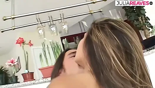 Pantat pacar hot ini dientot habis-habisan sama kontol besar
