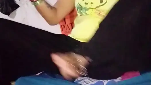 Kayınbiraderi penisinin elinden su çıktı, desi seksi video, seksi video, seks videosu.