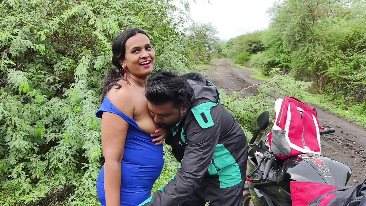Hintli marathi kavita yenge (vahini) açık havada ormanda mavi seksi elbise ve edepsiz sakso ile domaltarak sikişiyor