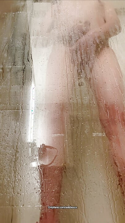Twink showering