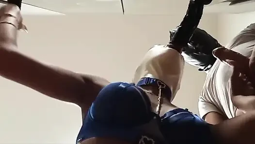 MILF penis ve iki dildo ile boşalma ile oynuyor