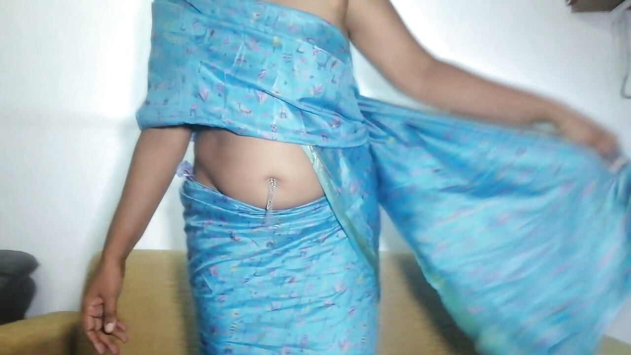 Пишна індійська MILF Blue Birdy