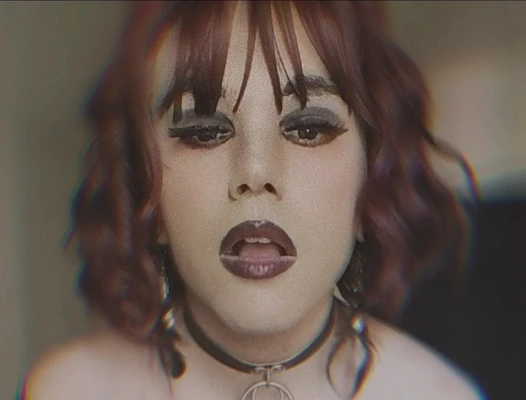 Masturbazione gotica Kaylith con gru