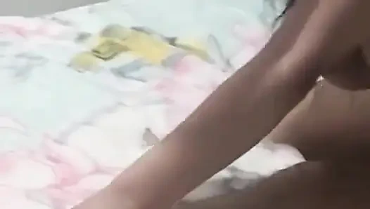 Мой одноклассник умоляет меня дать ему его первый