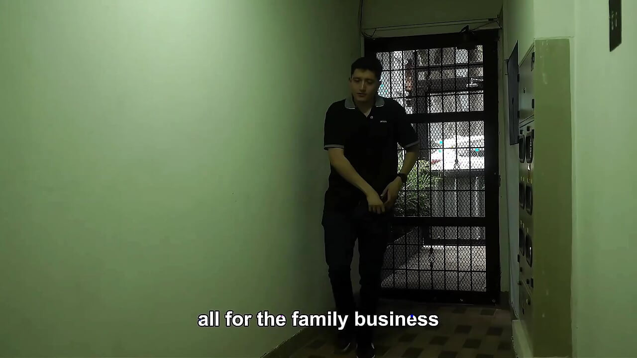 Kiraayedaar kirae ka bhugtaan nahin kar sakta, islie vah makaan maalik ko apni gulaabi, jori huee choot ke saath bhugtaan karti hai