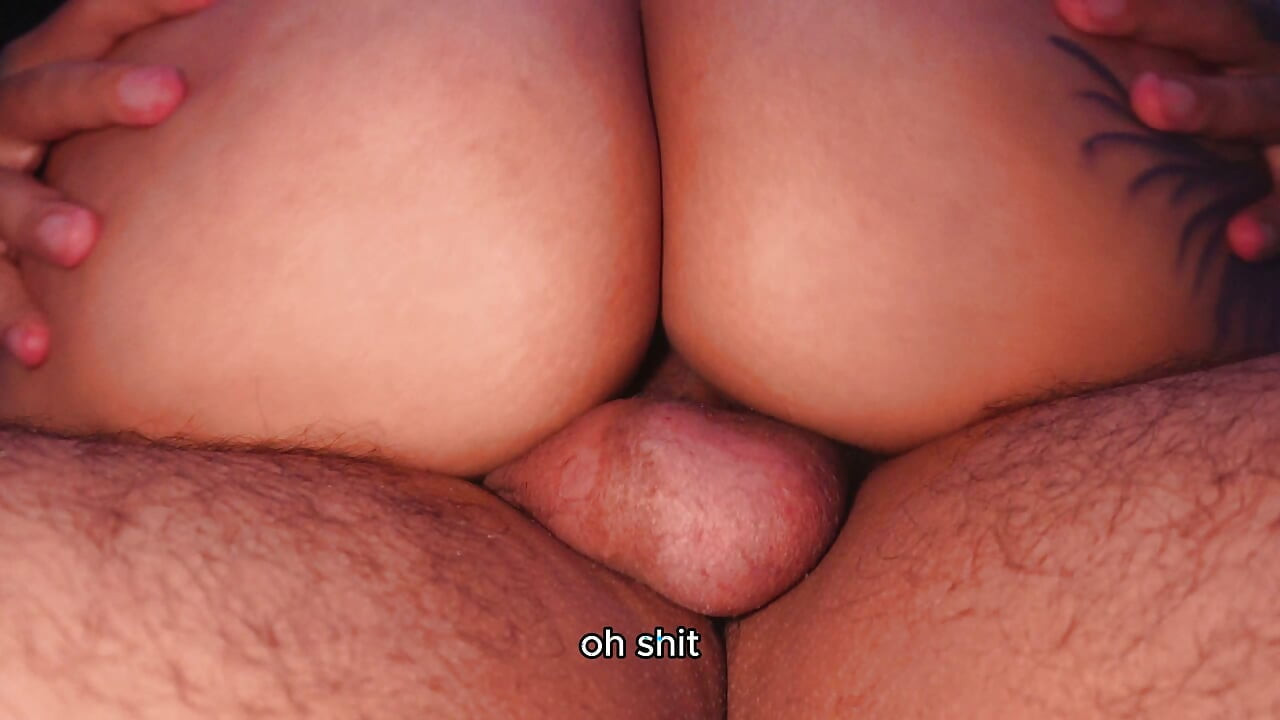 18-year-old Colombian with a big ass has sex with the delivery guy without a condom. full HD porn- homemade - Latina
