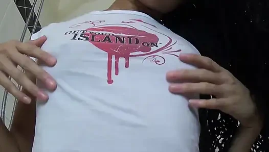 Влажная футболка Время - богиня Rosie Reed, мокрая тинка соблазняет маленькими сиськами-1080p HD