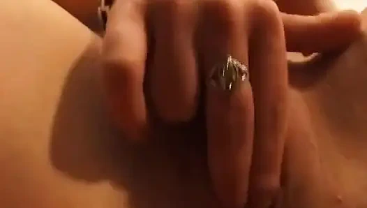 Dieses blonde schätzchen aus deutschland nasturbiert beim casting